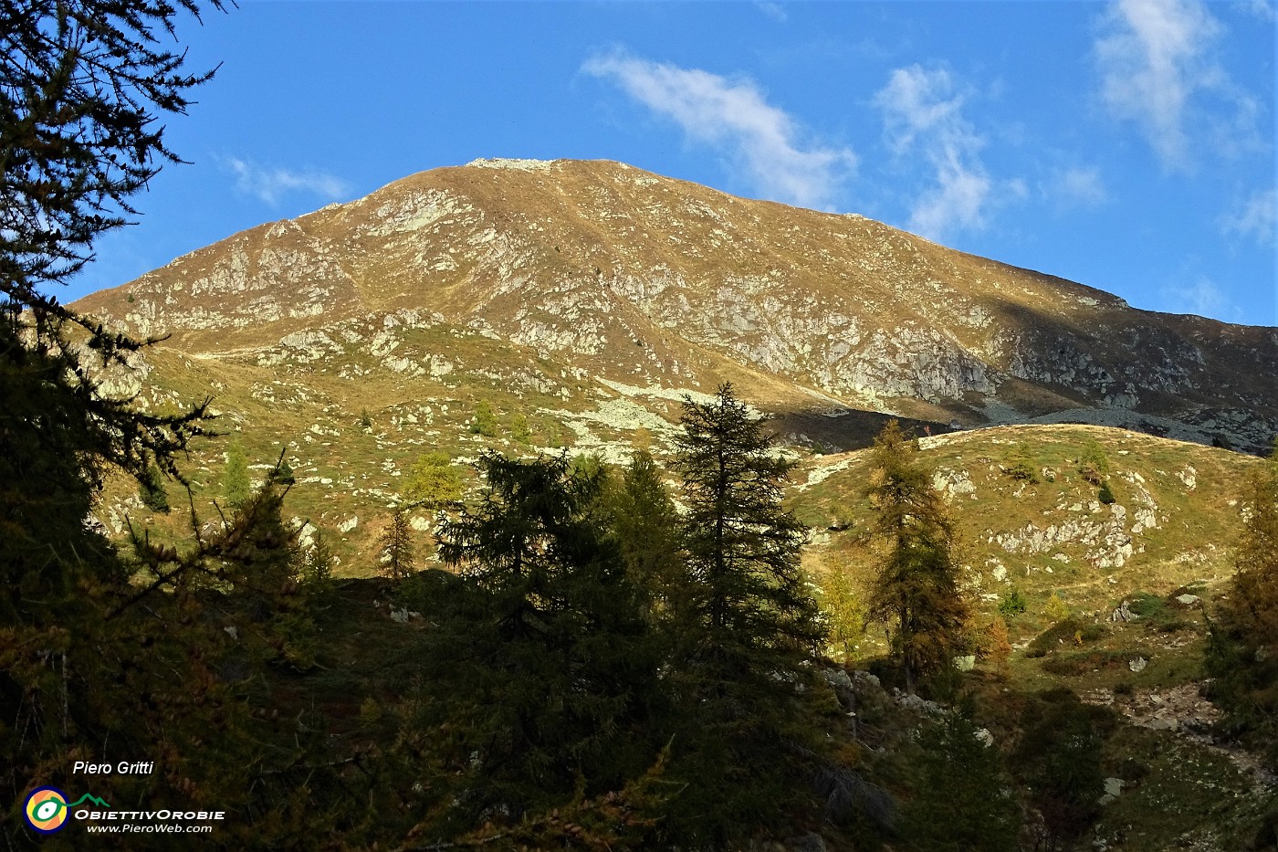 94 Sguardo indietro di saluto al Valegino nei colori del tramonto.JPG